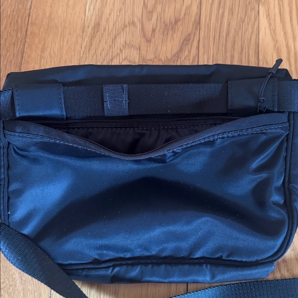 Lululemon Black nylon Belt bag/ Crossbody Bag - Picture 6 of 6